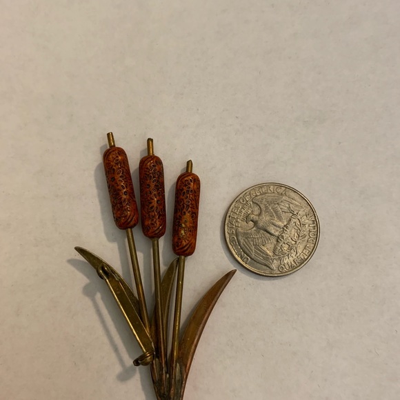 Vintage  brass brooch - Picture 2 of 3